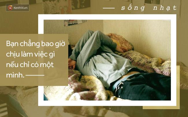 Bạn chẳng bao giờ chịu làm việc gì nếu chỉ có một mình: Bạn chẳng quen ai ở buổi liên hoan đó, thế là bạn ở nhà luôn. Bạn không tìm được một người cùng đi du lịch nên bạn không buồn mua vé. Bạn sợ việc phải làm mọi thứ một mình, bạn dễ dàng chui vào cái vỏ của mình. Và chẳng khó hiểu khi bạn thiếu đi kết nối với thế giới và cuộc sống thì ngày một nhạt đi đúng không?