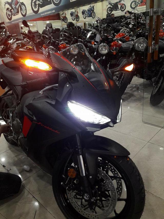 Siêu mô tô Honda CBR1000RR 2017 đầu tiên cập bến Việt Nam - Ảnh 7.