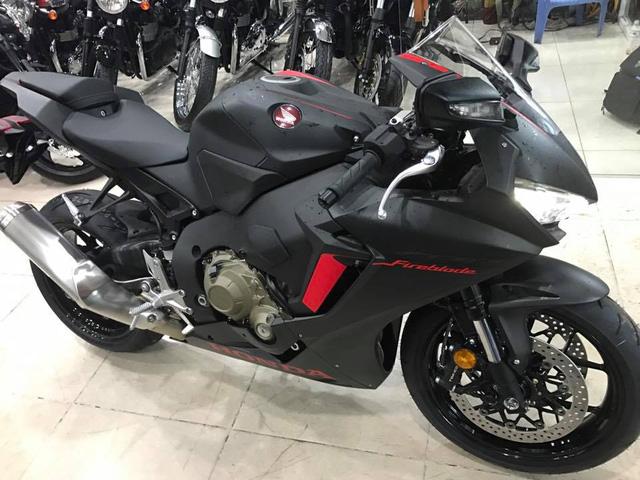 Siêu mô tô Honda CBR1000RR 2017 đầu tiên cập bến Việt Nam - Ảnh 2.