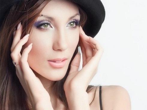 Phụ nữ sở hữu nốt ruồi ở lông mày là phúc hay họa, vận mệnh sướng khổ ra sao?