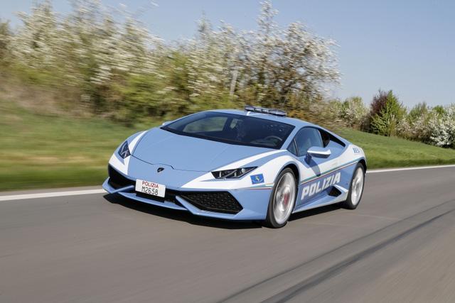 Cảnh sát Ý dùng siêu xe cây nhà, lá vườn Lamborghini Huracan làm ô tô tuần tra - Ảnh 4.