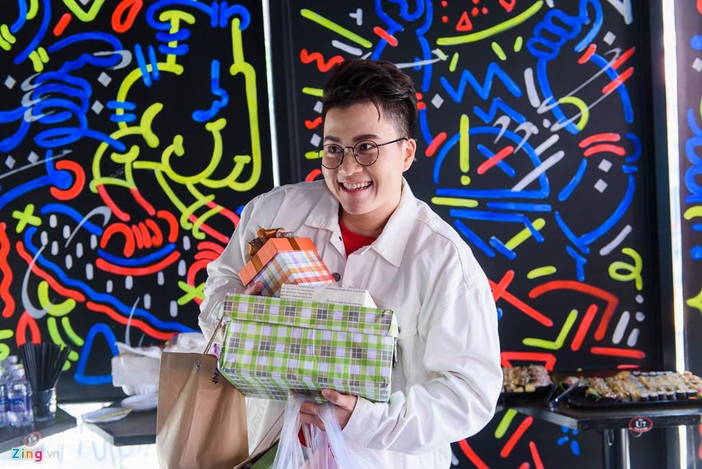 Tac gia 'Ong ba anh': Toi dang tich luy tien de phau thuat chuyen gioi hinh anh 2