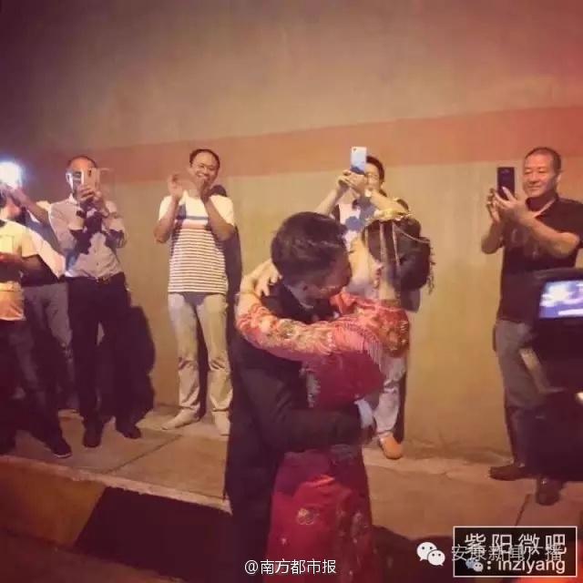 khong do noi nhung dam cuoi ki la nhat tq: don dau bang xe tang, chu re mac vay cuoi... - 5