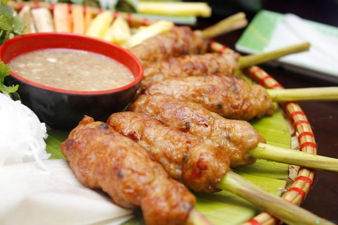Thưởng thức Ẩm thực Việt Nam: nem lụi Huế