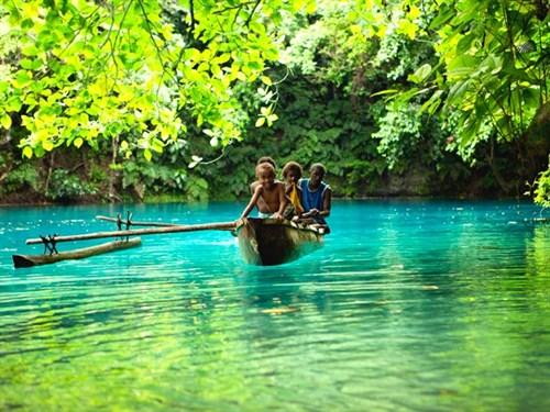 Những hồ nước trong xanh như thế này có thể khiến bạn phải hét lên vì phấn khích khi tới Vanuatu