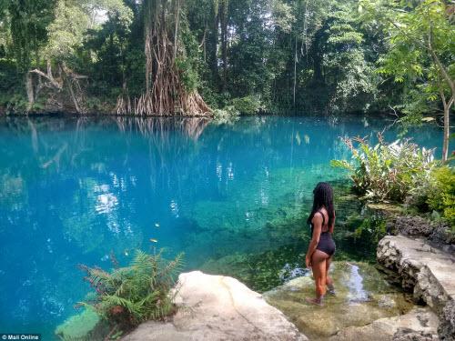 Vẻ đẹp ma mị của hồ Matevulu Blue trên đảo Espiritu Santo, Vanuatu