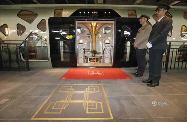 Khung cảnh xa hoa bên trong khách sạn 5 sao di động trên đường ray Nhật Bản - Ảnh 1.