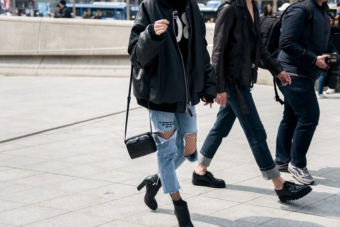 Quan rach, tat luoi phu song Seoul Fashion Week 2017 hinh anh 6