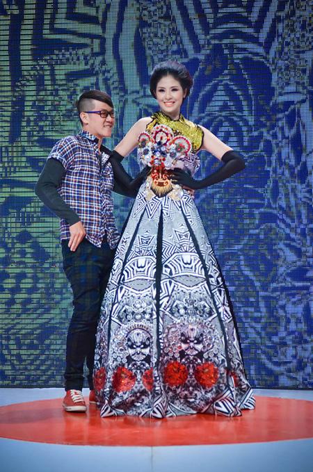 Gặp sự cố về trang phục trên sân khấu và muôn cách xử lý tình huống ngượng chín mặt này của sao Việt - Ảnh 9.