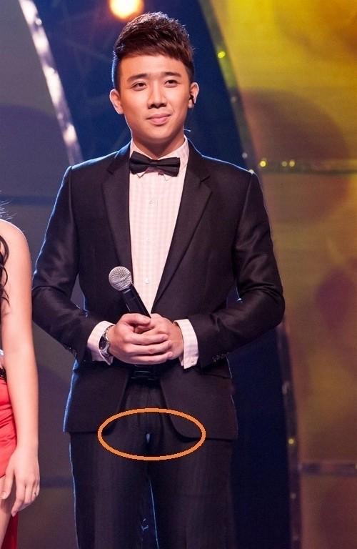 Gặp sự cố về trang phục trên sân khấu và muôn cách xử lý tình huống ngượng chín mặt này của sao Việt - Ảnh 11.