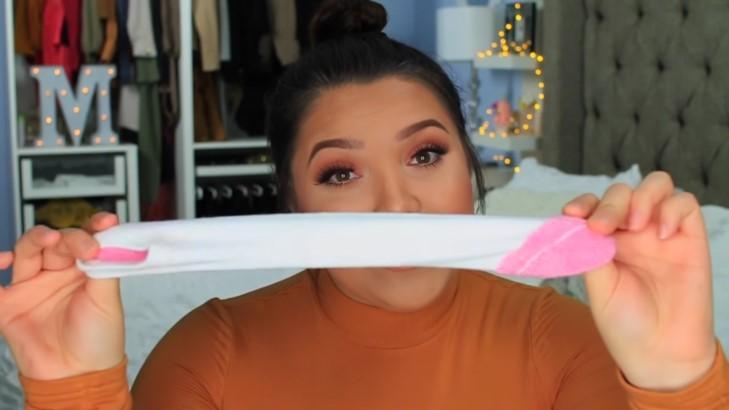 4 dung cu tan phan ky quai cua blogger lam dep hinh anh 3