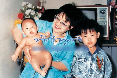 tiet lo bat ngo ve nguoi chong dau tien cua nu dai gia thai thich "yeu" 28 lan/ngay - 4