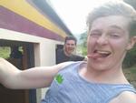 9X đối mặt tử thần sau cú ngã từ tàu hỏa khi đang selfie