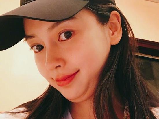 Angela Baby công khai ảnh tăng cân, lộ cằm nọng mỡ