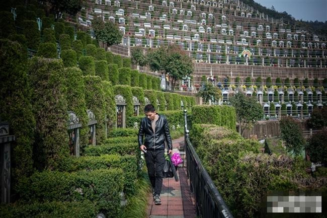 Việc nhẹ lương cao không dành cho người yếu tim: Livestream tảo mộ 15 phút, đút túi gần 3 triệu đồng - Ảnh 6.