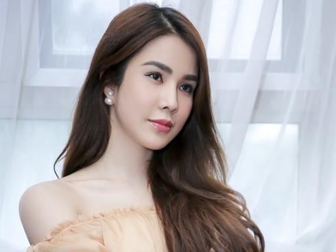 Sau ồn ào phẫu thuật, Diệp Lâm Anh không chỉ đẹp mà còn cực kỳ gợi cảm