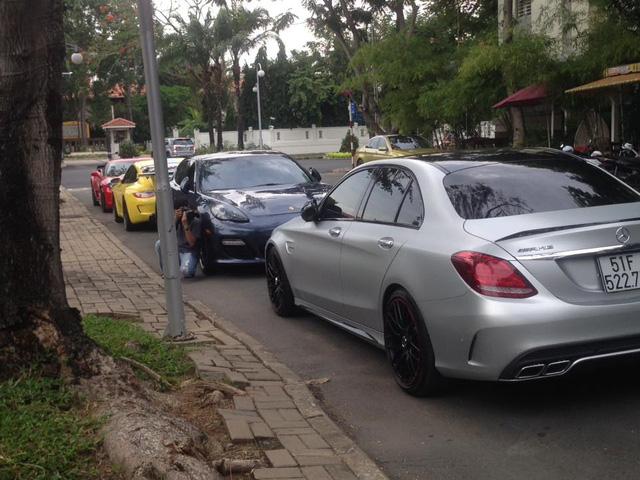 Mercedes-AMG C63 S Edition 1 của Cường Đô-la tụ tập cùng dàn xế độ hàng hiếm tại Sài thành - Ảnh 2.