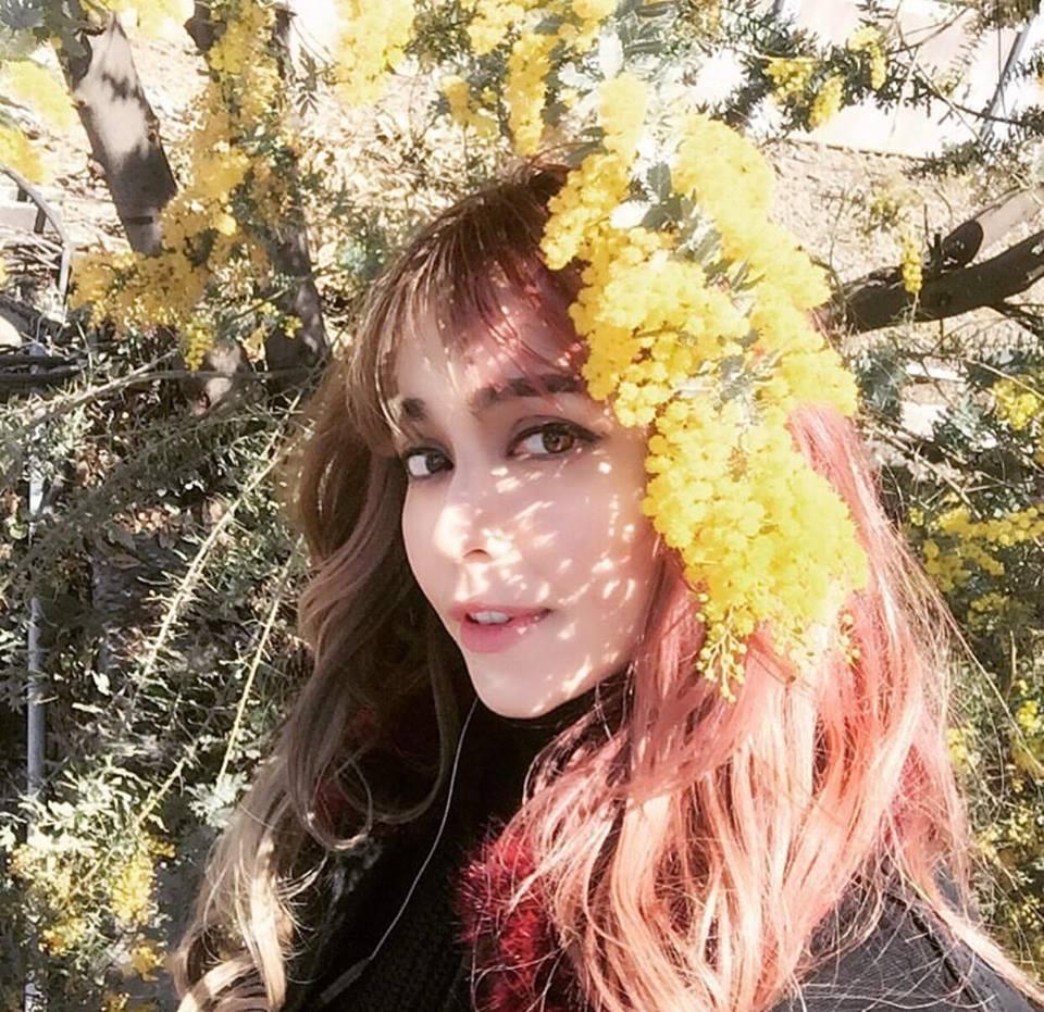 Bạn gái cũ của Cường Seven rất biết cách tạo sự khác biệt, việc nhuộm tóc với hai màu khác biệt như thế này có thể nói là việc mà ít ai dám thử.