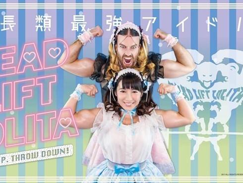 Nhóm nhạc gây chú ý với thành viên là đô vật giả gái và HLV thể hình