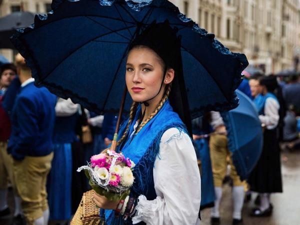 Cô gái xinh đẹp đến từ Oktoberfest, Munich, Đức.