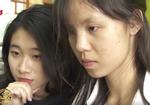 Hai nữ sinh lớp 11 Hải Phòng sáng chế đồng hồ thông minh giúp người câm điếc nói chuyện
