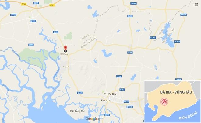 Phat hien tui nylon chua thi the dang phan huy hinh anh 1