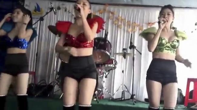 khong ngo nhung my nhan hat hoi cho lai "nong mat" muc nay hinh anh 2