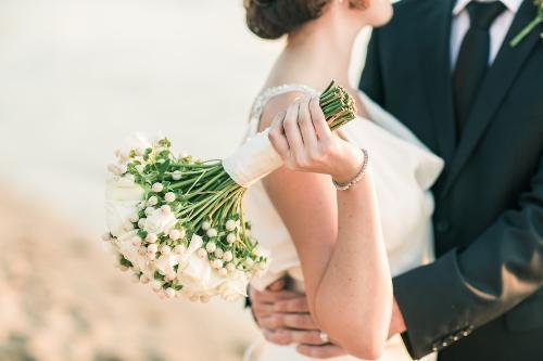 Thường trong mỗi lễ cưới không thể thiếu một backdrop (phông nền trang trí tiệc cưới) làm nền. Nó có thể được làm ngay trước nhà, hội nghị, trên biển hay thậm chí là trong rừng. Đó có thể là phông được kết hợp từ hoa lụa, hoa tươi, hoặc là bất cứ thứ gì mà cô dâu, chú rể có thể nghĩ ra. Dưới đây là 15 backdrop tuyệt đẹp cho cô dâu, chú rể lựa chọn cho ngày trọng đại của cuộc đời mình. (theo Khám phá)