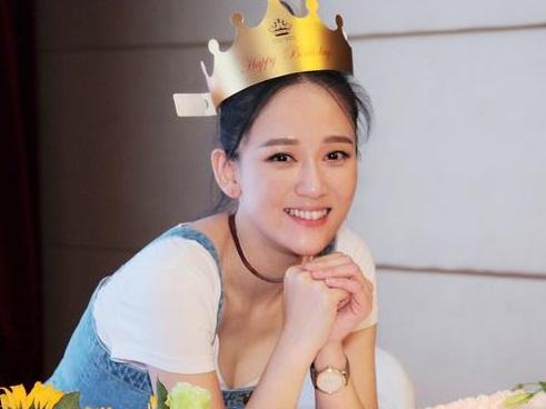 Mừng sinh nhật 38 tuổi, Trần Kiều Ân gây sốt khi trẻ trung như gái đôi mươi