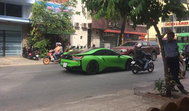 Hàng hot BMW i8 màu lạ của tay chơi Sài thành - Ảnh 2.
