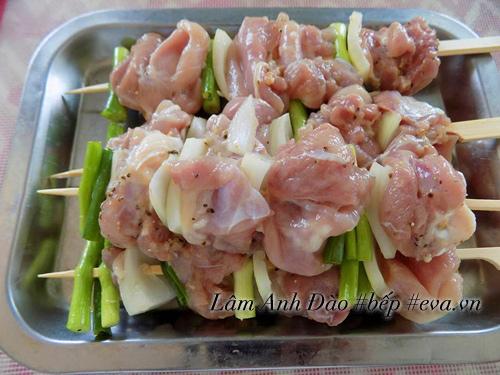 Ga nuong hanh de lam, thom ngon phai biet!