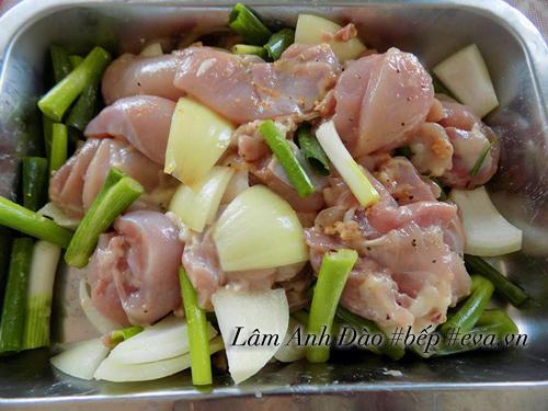 Ga nuong hanh de lam, thom ngon phai biet!