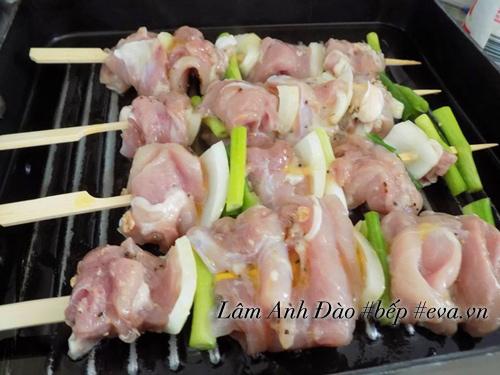 Ga nuong hanh de lam, thom ngon phai biet!