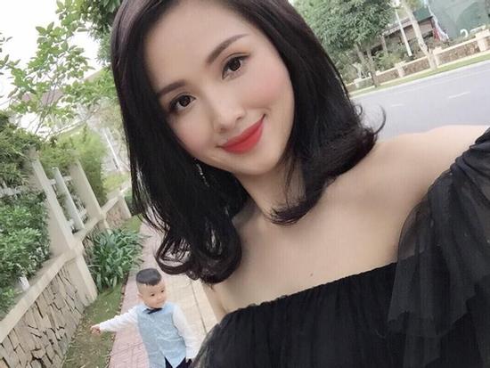 Mang bầu lần 2 đã 5 tháng, Tâm Tít vẫn khoe ảnh lưng trần quyến rũ