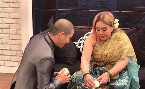 nu dai gia thai lan suyt danh nhau voi chong thu 9 tren truyen hinh hinh anh 1