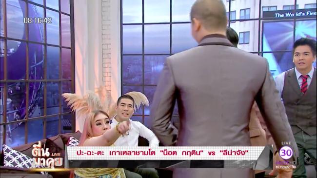 nu dai gia thai lan suyt danh nhau voi chong thu 9 tren truyen hinh hinh anh 5