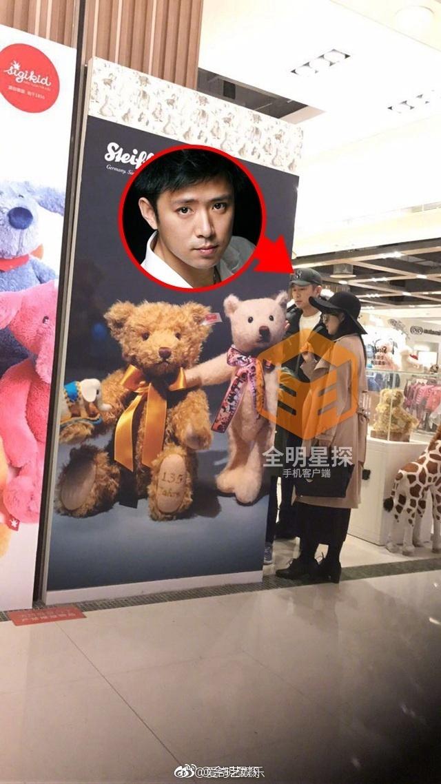 Sao nam Tân dòng sông ly biệt lộ ảnh ngoại tình với gái trẻ, phản bội vợ sau 17 năm yêu nhau? - Ảnh 1.