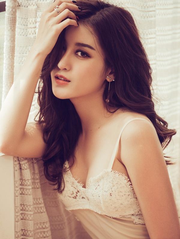 Đáp ứng sự gợi cảm của 'Miss Grand International 2017', Huyền My bất ngờ khoe đường cong-1