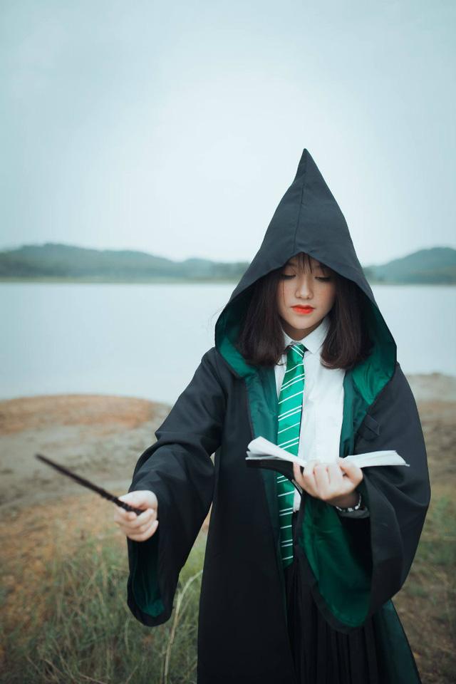 Chán kiểu bao cấp, học sinh Hải Phòng lại chụp ảnh kỷ yếu theo phong cách Harry Potter - Ảnh 9.