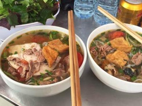 Đủ món ngon khó cưỡng khi dạo chơi phố cổ Hà Nội về đêm