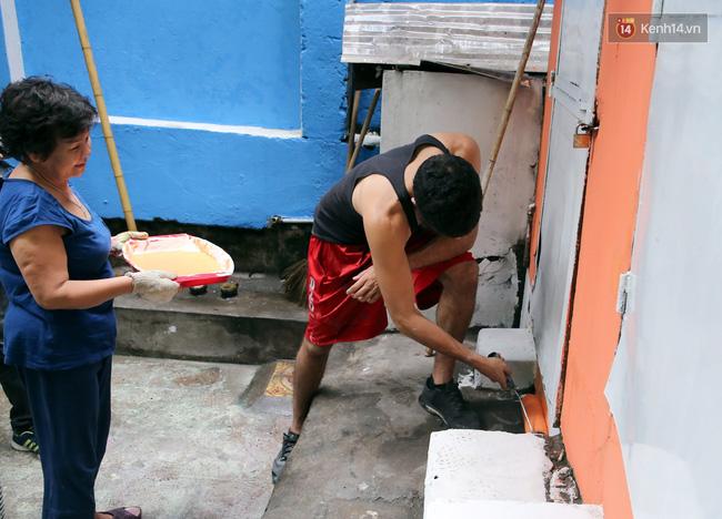 Chàng Tây 23 tuổi tự bỏ tiền mua sơn để phủ màu sắc vui nhộn, tươi trẻ cho con ngõ nhỏ trên phố cổ Hà Nội - Ảnh 7.