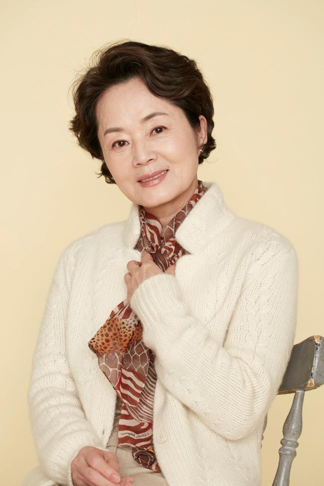 Nữ diễn viên kỳ cựu phim Mặt Trăng ôm Mặt Trời Kim Young Ae qua đời vì ung thư - Ảnh 1.