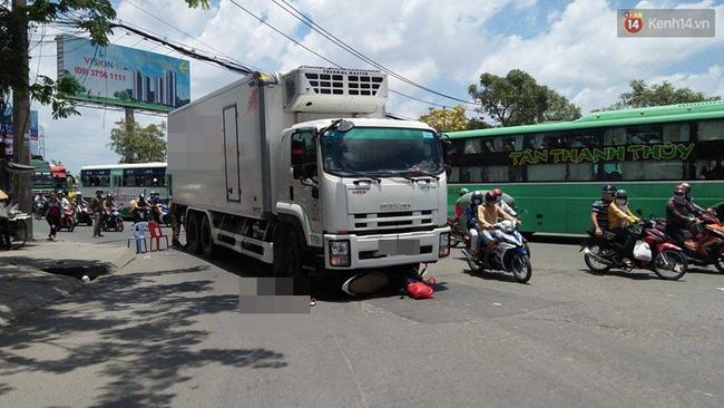 Người phụ nữ mang thai tử vong sau khi bị cuốn vào gầm xe tải trên đường phố Sài Gòn - Ảnh 2.