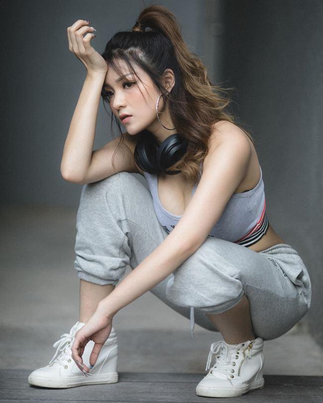 vi sao elly tran, thuy top "nong bong" ben bi, 10x chua ai dich noi? hinh anh 3