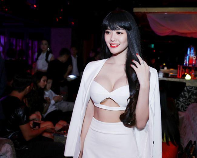 vi sao elly tran, thuy top "nong bong" ben bi, 10x chua ai dich noi? hinh anh 6