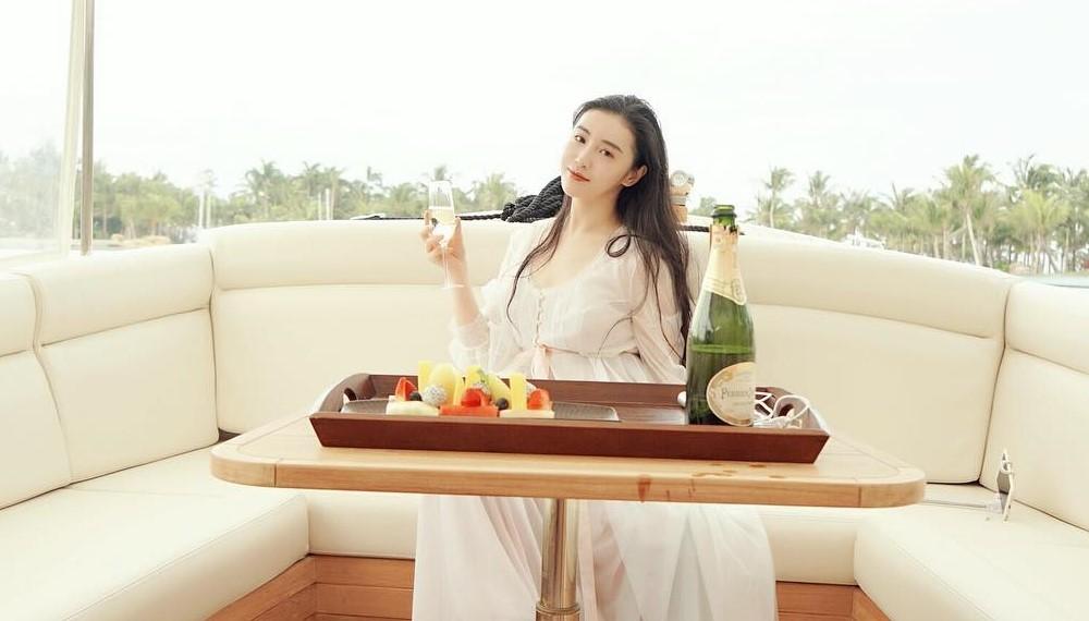 Nhan sac 'nu than mang xa hoi Trung Quoc' sau 5 nam noi tieng hinh anh 6