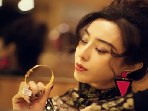 Giàu và quyền lực nhất Cbiz: Phạm Băng Băng chính thức vượt mặt Triệu Vy, Huỳnh Hiểu Minh