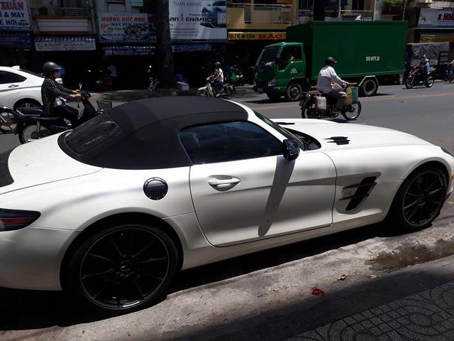 Mercedes-Benz SLS AMG GT mui trần của đại gia Trung Nguyên xuất hiện cùng dàn siêu xe khủng - Ảnh 2.