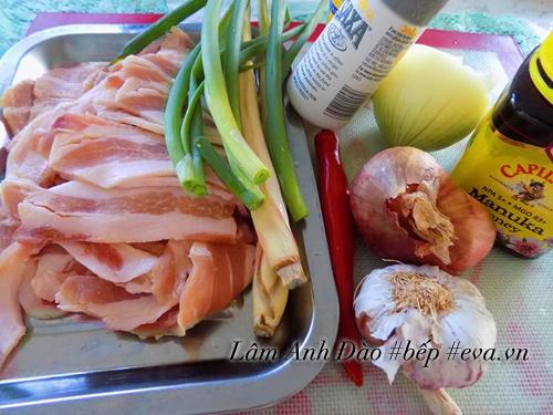 Tuyet chieu lam ba chi nuong kim chi ngon nhu ngoai hang