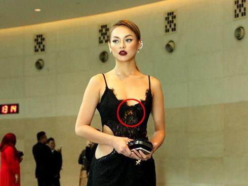 Thứ mà ai cũng tưởng là nội y vàng chói lọi của Mai Ngô ở Influence Asia hóa ra lại là...